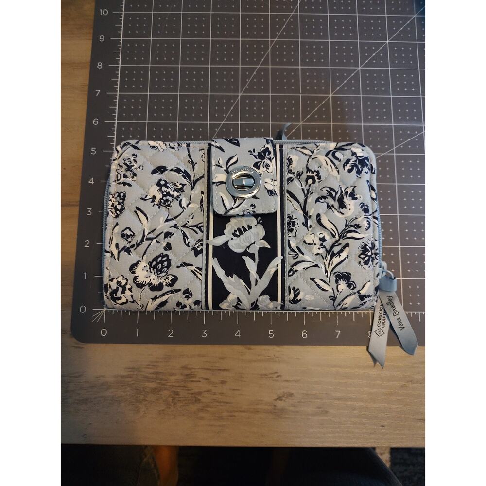 Vera Bradley RFID Turnlock Wallet in Perennials Gray